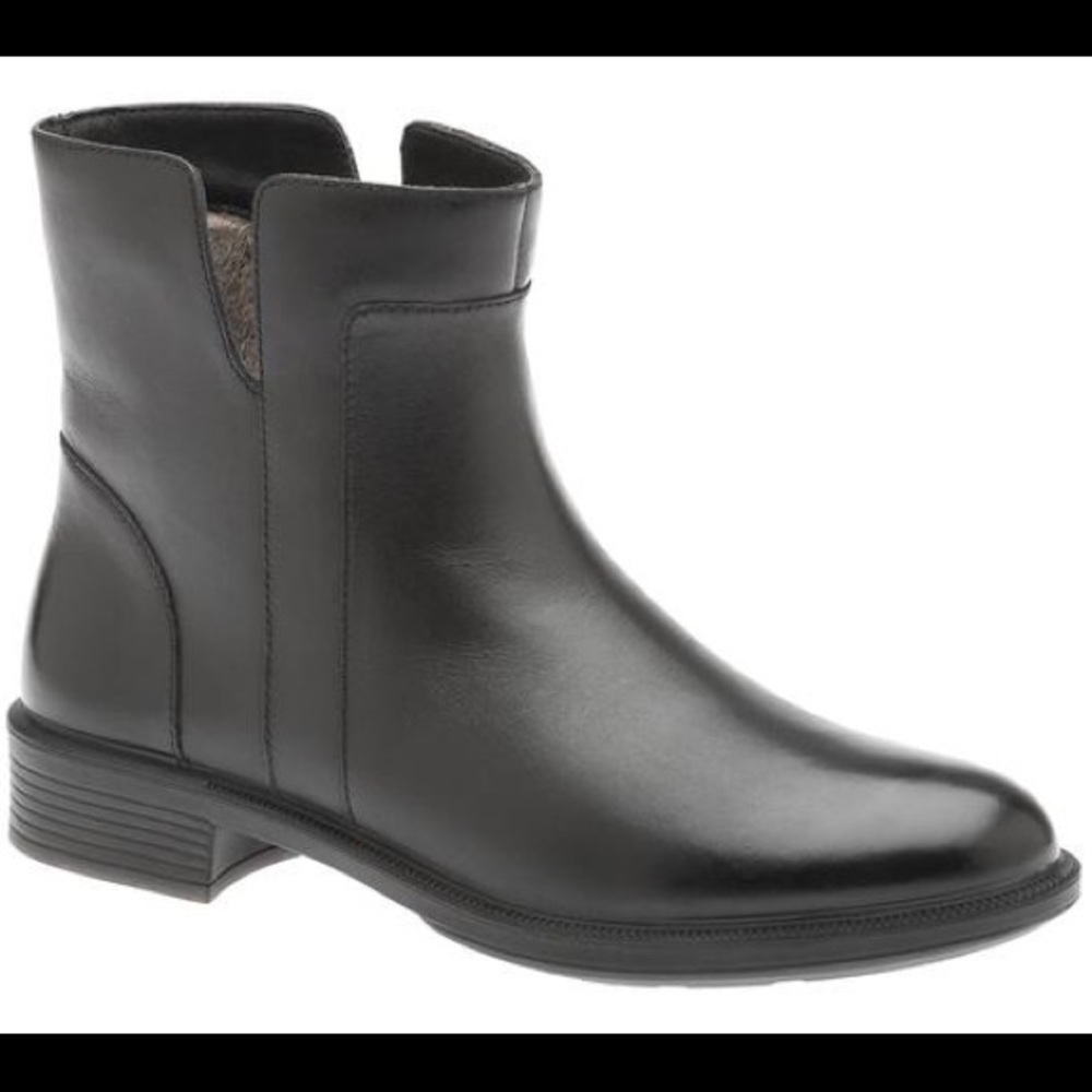 NWT Umberto Raffini Trina Ankle Booties